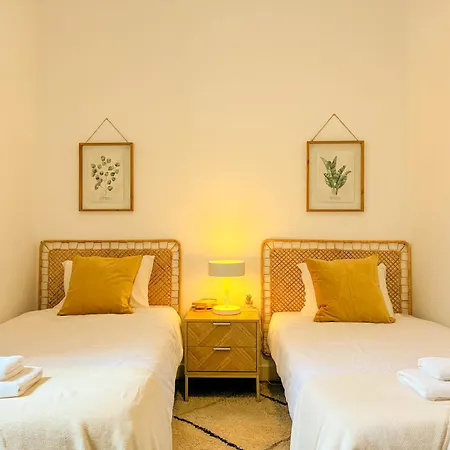 Principe Real - 2 Bedroom With Terrace * Лісабон