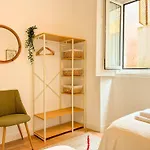 Principe Real - 3 Bedroom With Terrace Лиссабон