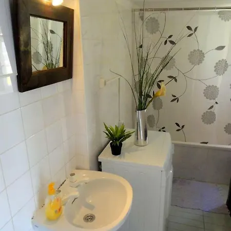 Principe Real - 2 Bedroom With Terrace شقة